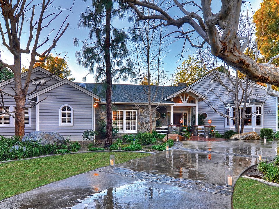 1st image of 2215 Valle Dr