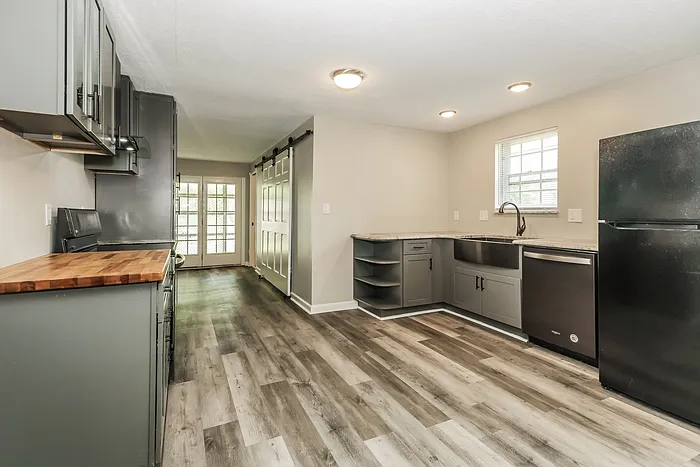 4361 Hillcrest Dr — Photo 7