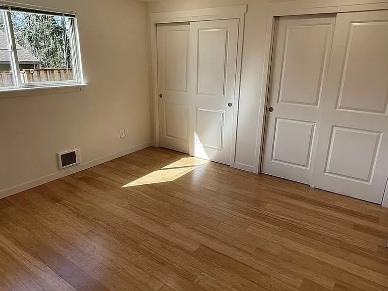 Bright and Airy Home with Stainless Steel Kitchen, Vaulted Ceilings & Washer + Dryer — Photo 9