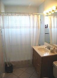 4th image of 1411 W Cossitt Ave APT 2B