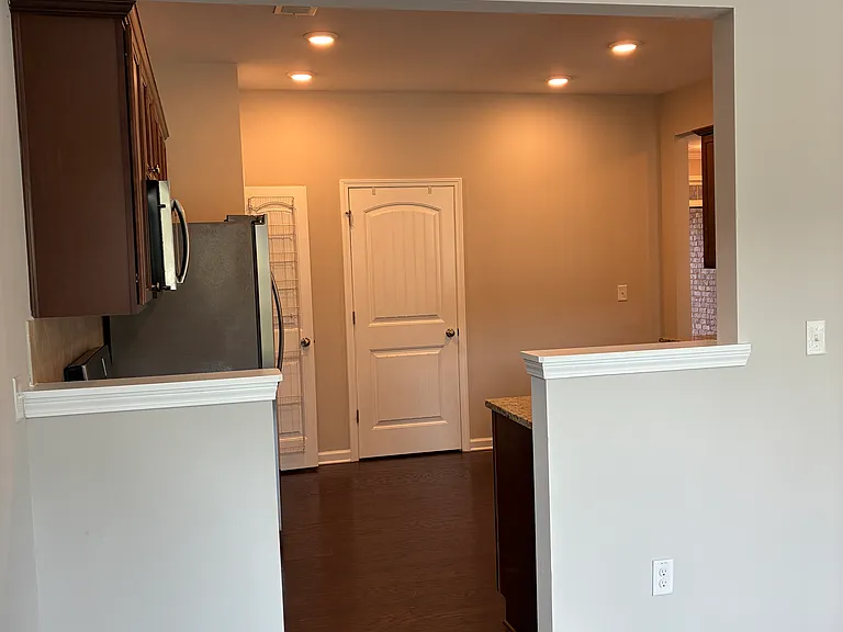 1335 Hampton Oaks Dr — Photo 4