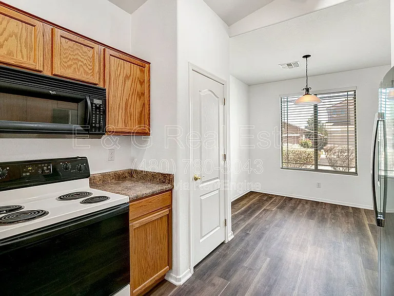 17228 W Elm St — Photo 8