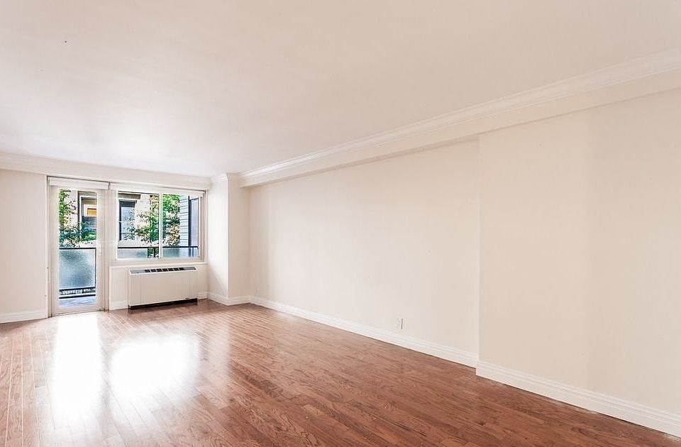 1st image of 207 W 18th St #11