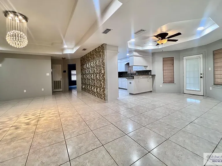 1683 Artemisa Ave — Photo 9