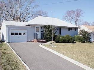 231 Crestview Dr, Middletown, NJ 07748
