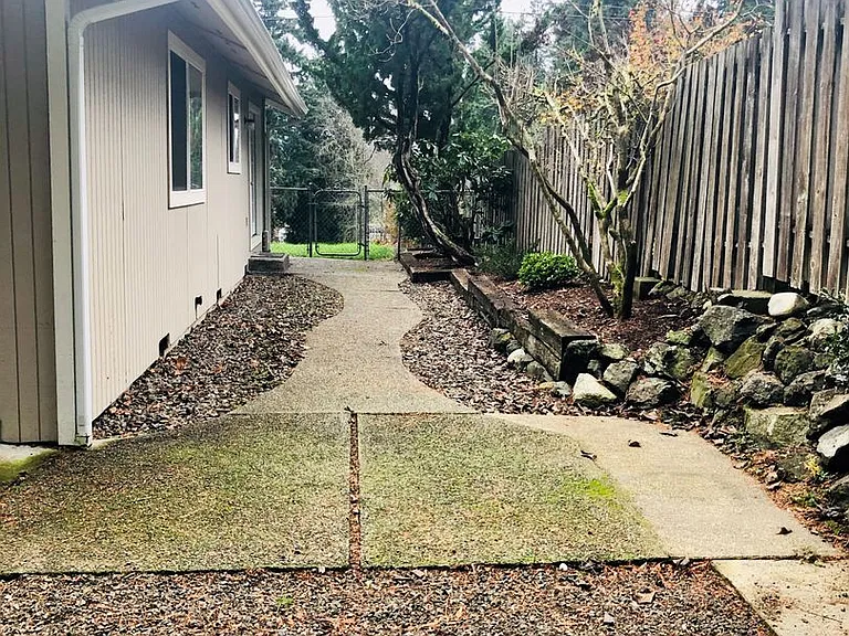 1706 Bertha Ave NW — Photo 17