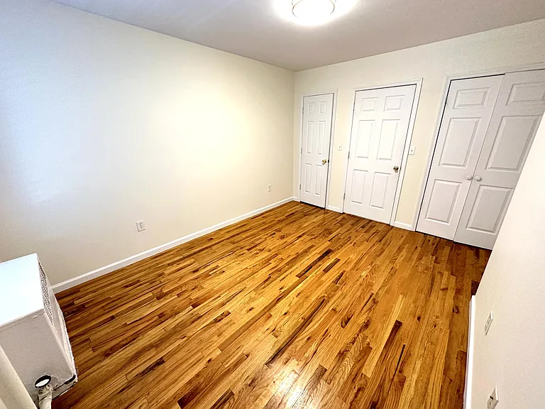 320 E 6th St #4 — Photo 18