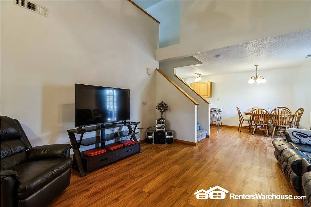 2 bedroom Townhome for rent — Photo 4