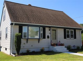 46 Auburn Ave, Johnston, RI 02919