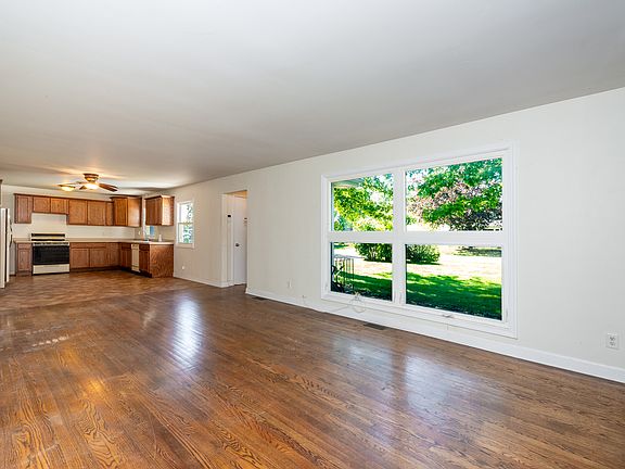 4th image of 41123 N 2nd St