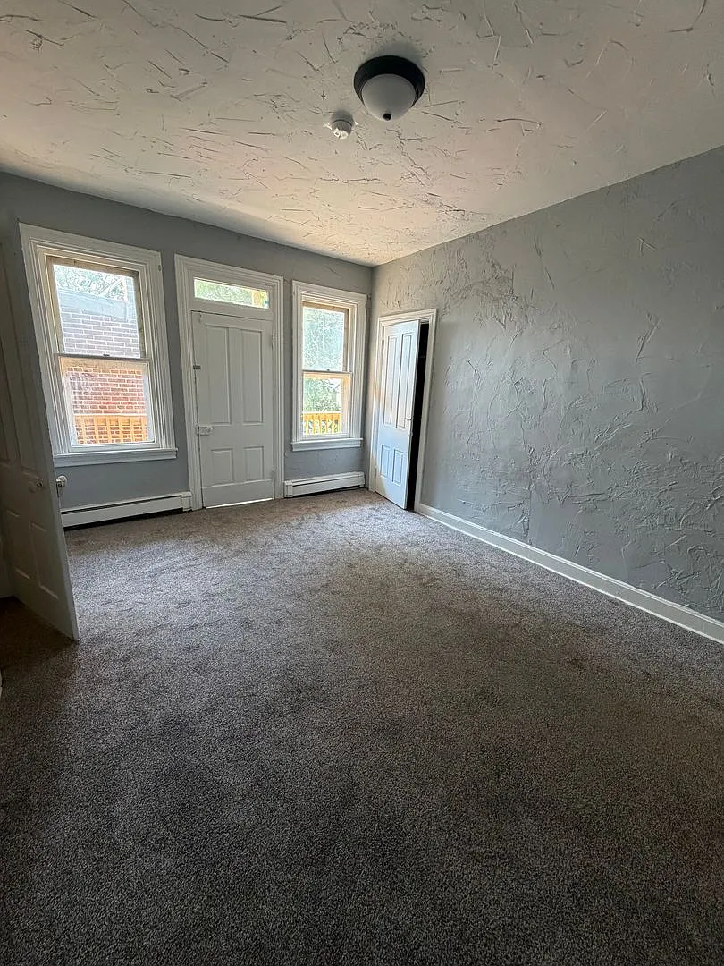 161 W North Street — Photo 3