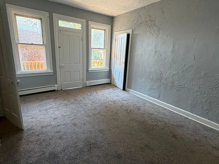 161 W North Street — Photo 3