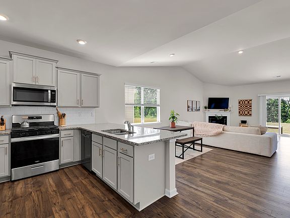 2nd image of 76 Oak Edge Ln