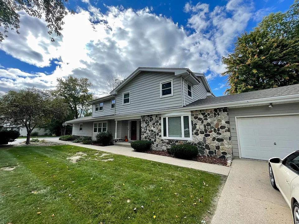 W359N5645 Surrey Dr