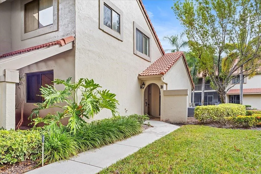 2 bed, 2.0 bath, 1242 sqft, $3,500 — Photo 2