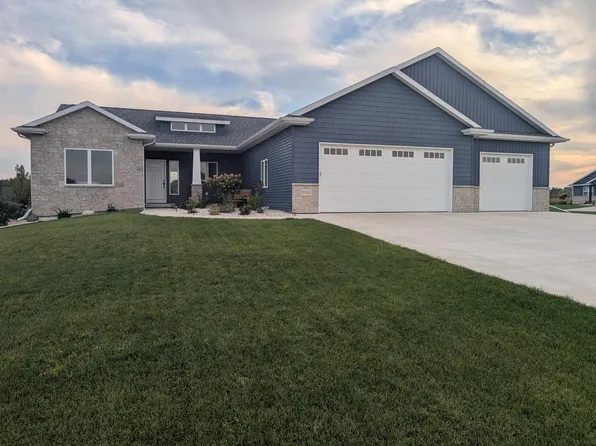 2243 Madelynn Ln, Neenah, WI 54956
