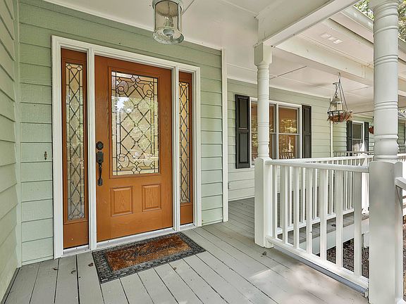 5th image of 165 Silverthorn Dr