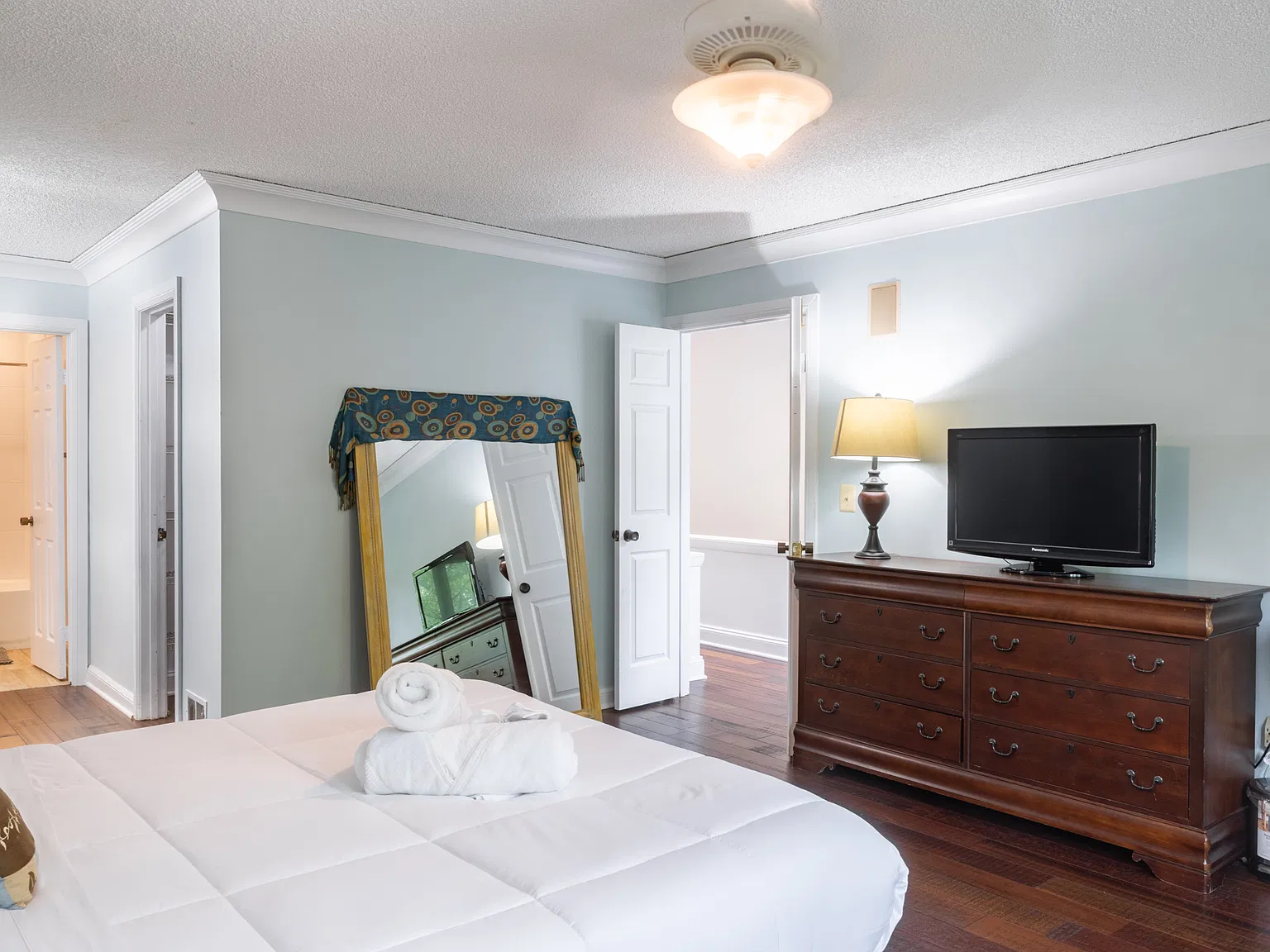 1 bed, 1.5 bath, 2021 sqft, $3,400 — Photo 4