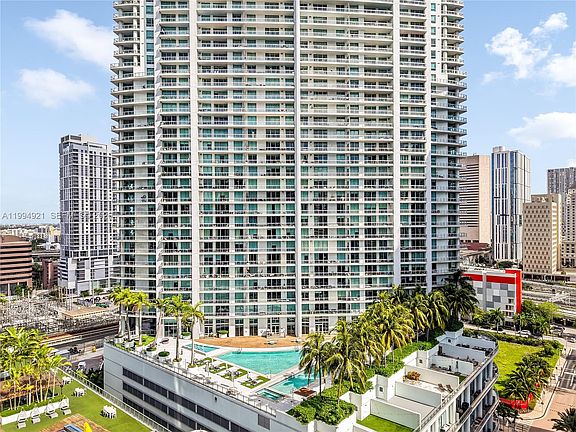 2nd image of 90 SW 3rd St APT 3003