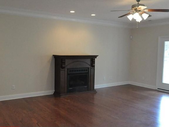 3rd image of 1901 Murray Dr