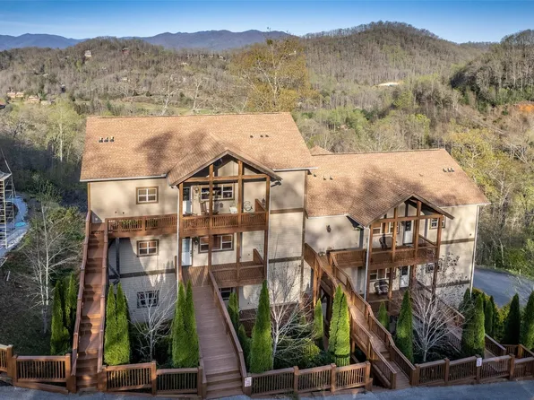 564 Sawgrass Dr #2, Whittier, NC 28789