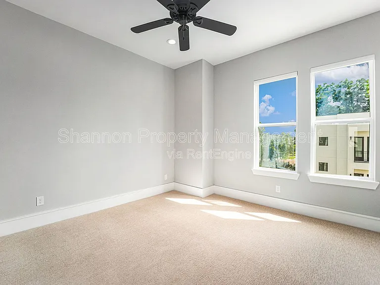 2221 Francis St — Photo 17