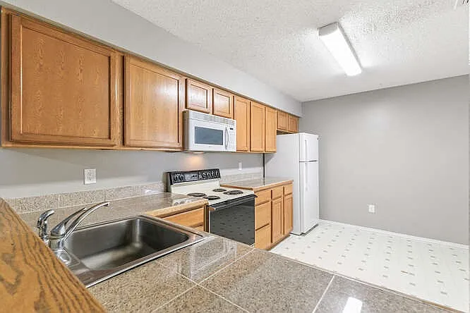 2380 E Geddes Ave #B — Photo 10