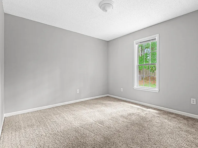 220 Wood Green Dr — Photo 15