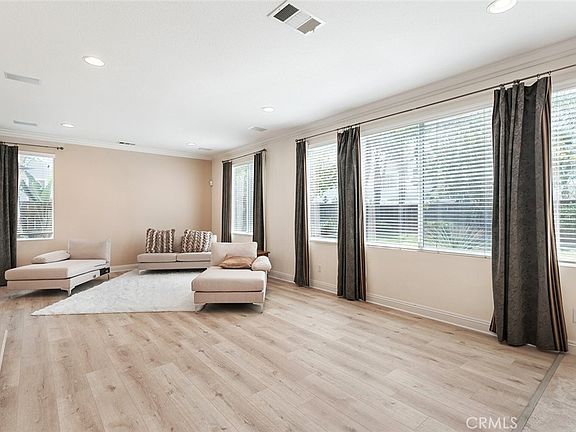 5th image of 8469 Applegate Ct