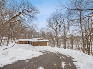 3825 Fairhomes Rd, Deephaven, MN 55391