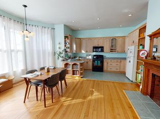 135 Davis Ave #1, Brookline, MA 02445