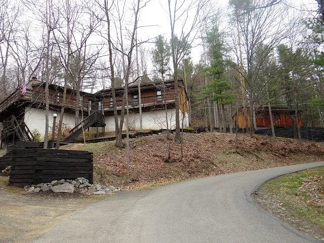 83 Forest Hills Dr photo 1