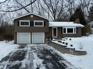 97 Burrows Hills Dr, Rochester, NY 14625