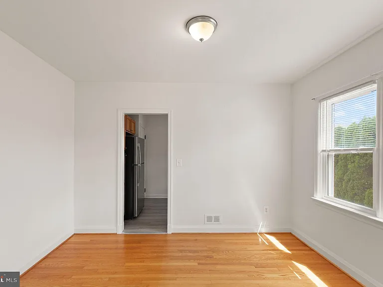 16 Homestead St — Photo 8