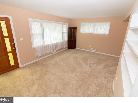 5th image of 4 Valley View Ct