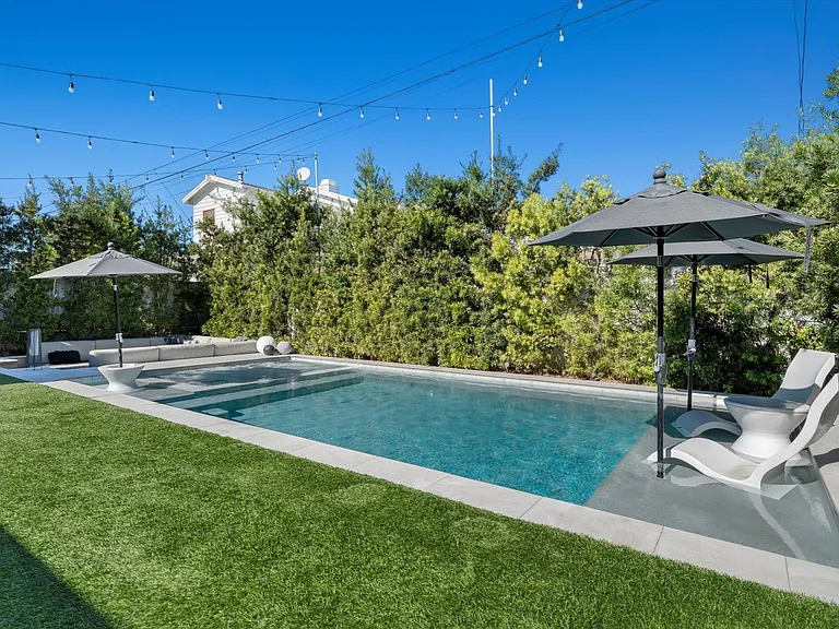 2219 Graham Ave — Photo 38