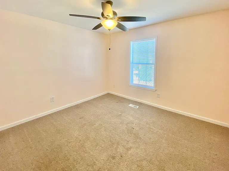 102 Petworth Dr — Photo 15