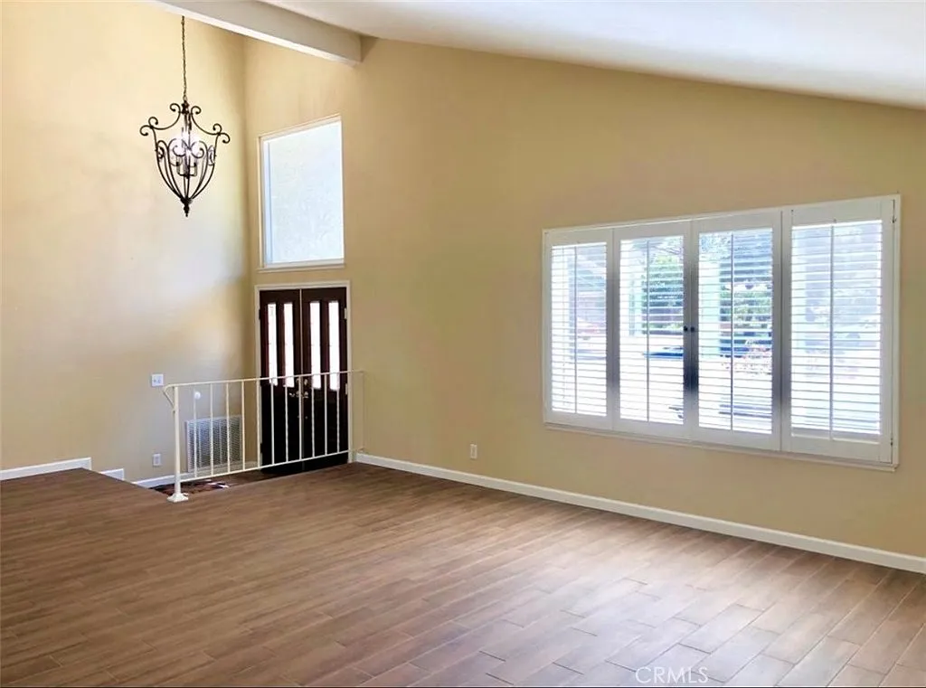 4 bed, 2338 sqft, $4,500 — Photo 2