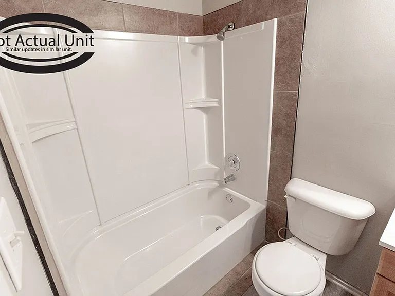211 Wheaton Ct — Photo 15
