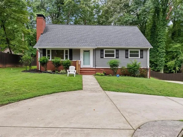 521 Dogwood Cir, High Point, NC 27260
