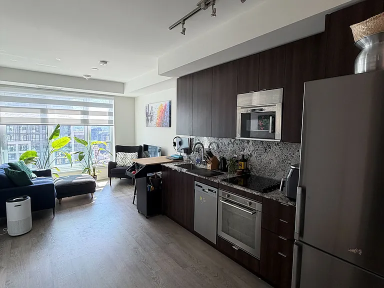 5 Mabelle Ave #3132 — Photo 31