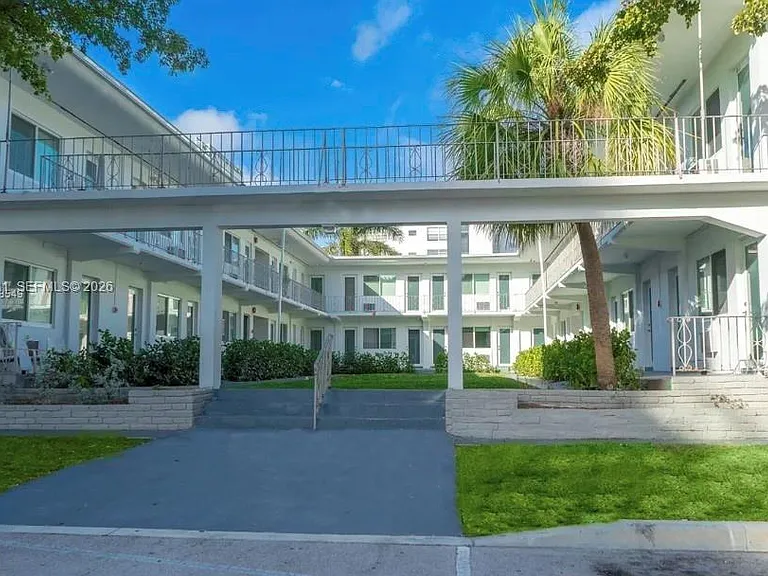 9270 E Bay Harbor Dr #10B — Photo 1