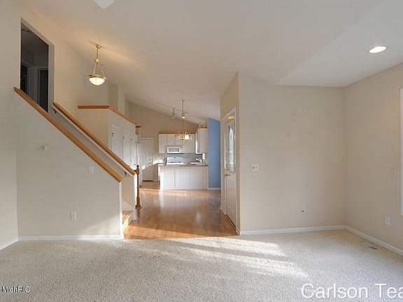 5th image of 2381 Randall Ave NW
