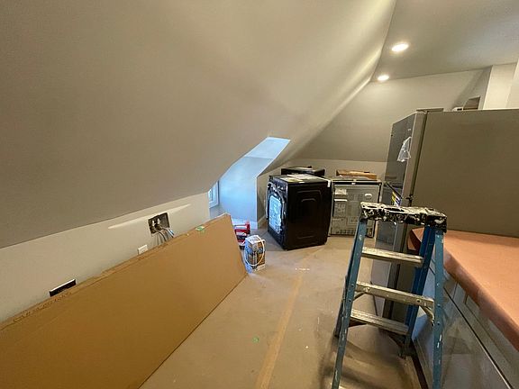 5th image of 1 Whites Pl #302