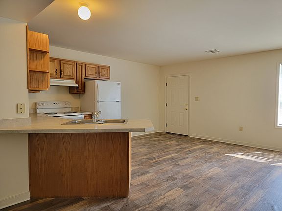 5th image of 187 Tom Ave APT D