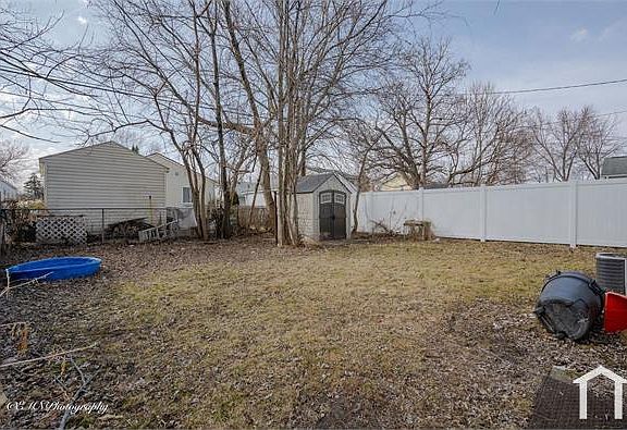 5th image of 23361 Stauber Ave