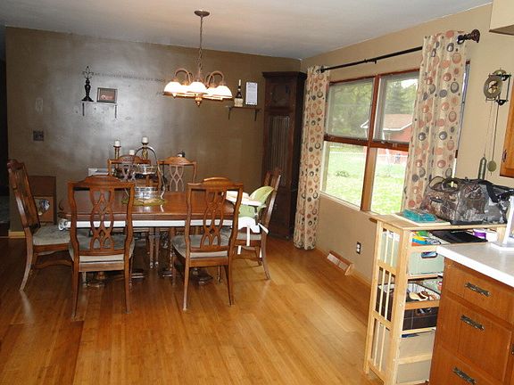 4th image of 2717 E Riverview Dr
