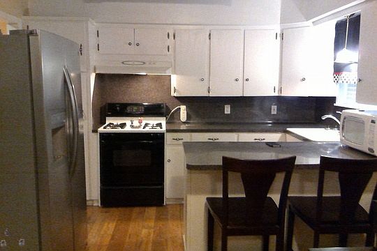 3rd image of 204 Harriett St