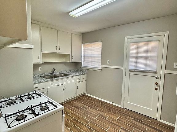 4th image of 212 S Fillmore St #A