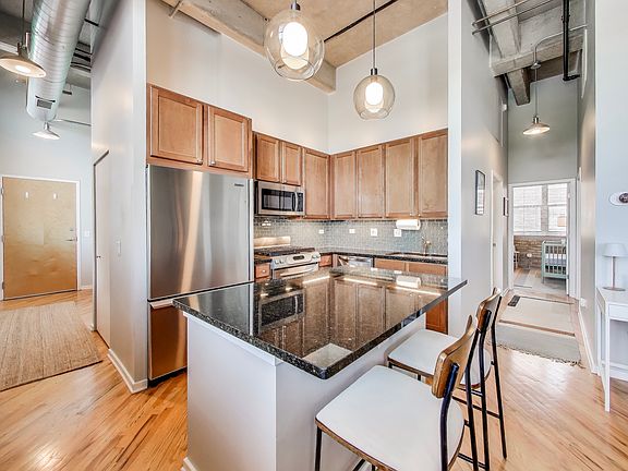 4th image of 1735 N Paulina St #422N
